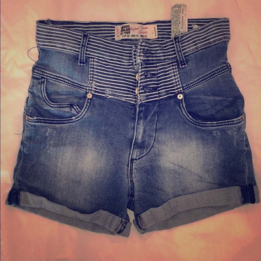 Beautiful short denim